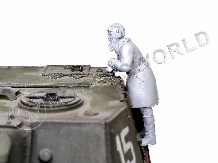 Фигура командира танка СССР, зима  1943 г., поза 4. Масштаб 1:35 - фото 1