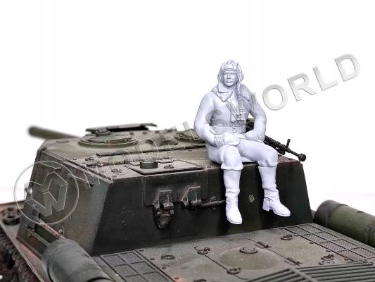 Фигура командира танка СССР, зима  1943 г., поза 5. Масштаб 1:35