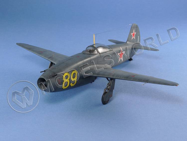 Модель самолета из Ф.П. смолы Як-15. Масштаб 1:72 - фото 1